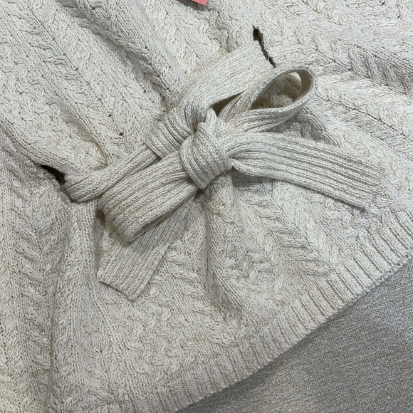 Gold shimmer poncho sweater - Sizes available 5 & 6 yrs - Picture 2 of 6